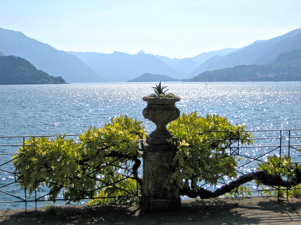 Picture of lake Como